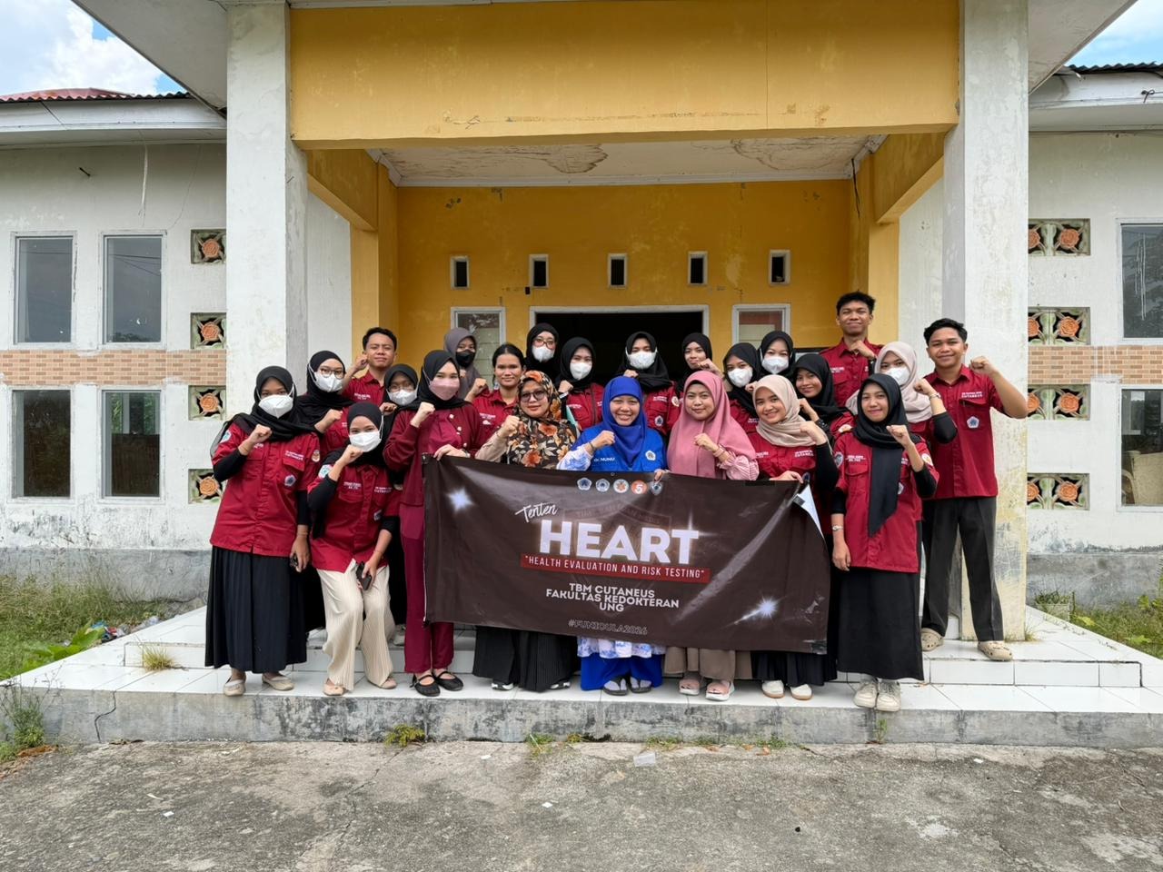 Menjangkau Wilayah Rawan Bencana, TBM Cutaneus FK UNG Gelar Layanan Kesehatan Gratis di Desa Hutadaa