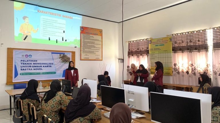 Bedah Novel Secara Sistematis, Mahasiswa Bastrasia UNG Ajak Siswa SMKN 1 Suwawa Jadi Pembaca Kritis