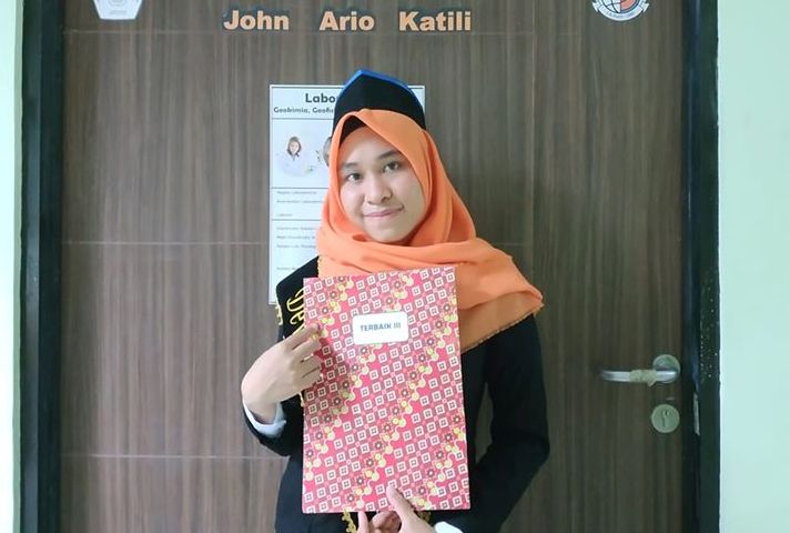 Dewi Darmayanti Tolodo, Gagal Raih Cumlaude Tapi Memiliki Segudang Prestasi