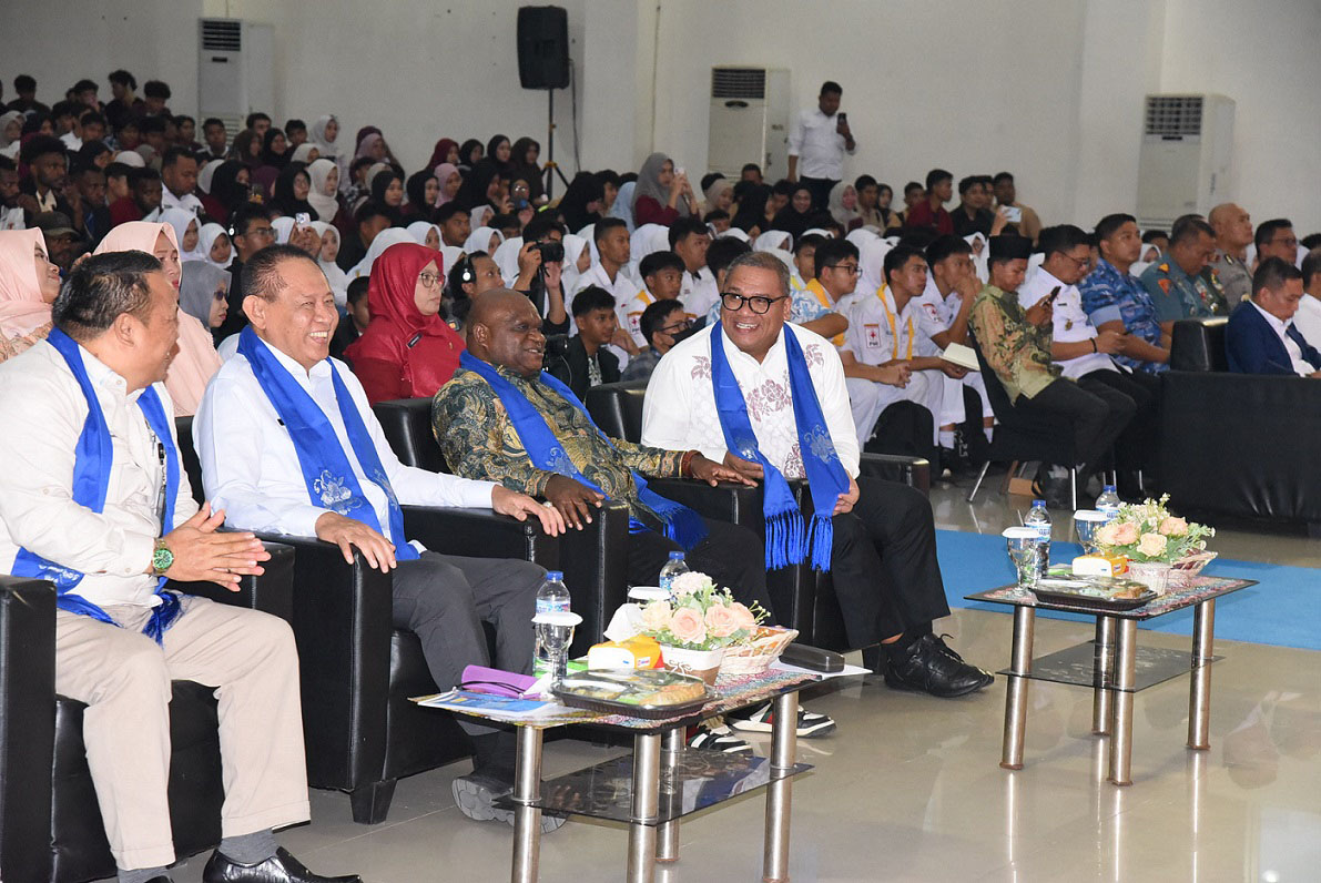 Hadir di UNG, Kedatangan Menteri HAM RI Disambut Antusias Ribuan Mahasiswa