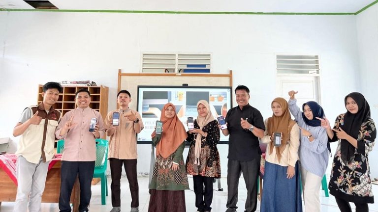 Mahasiswa Latih Guru Sekolah Untuk Mahir Rancang Media Ajar Interaktif Lewat Platform Genially