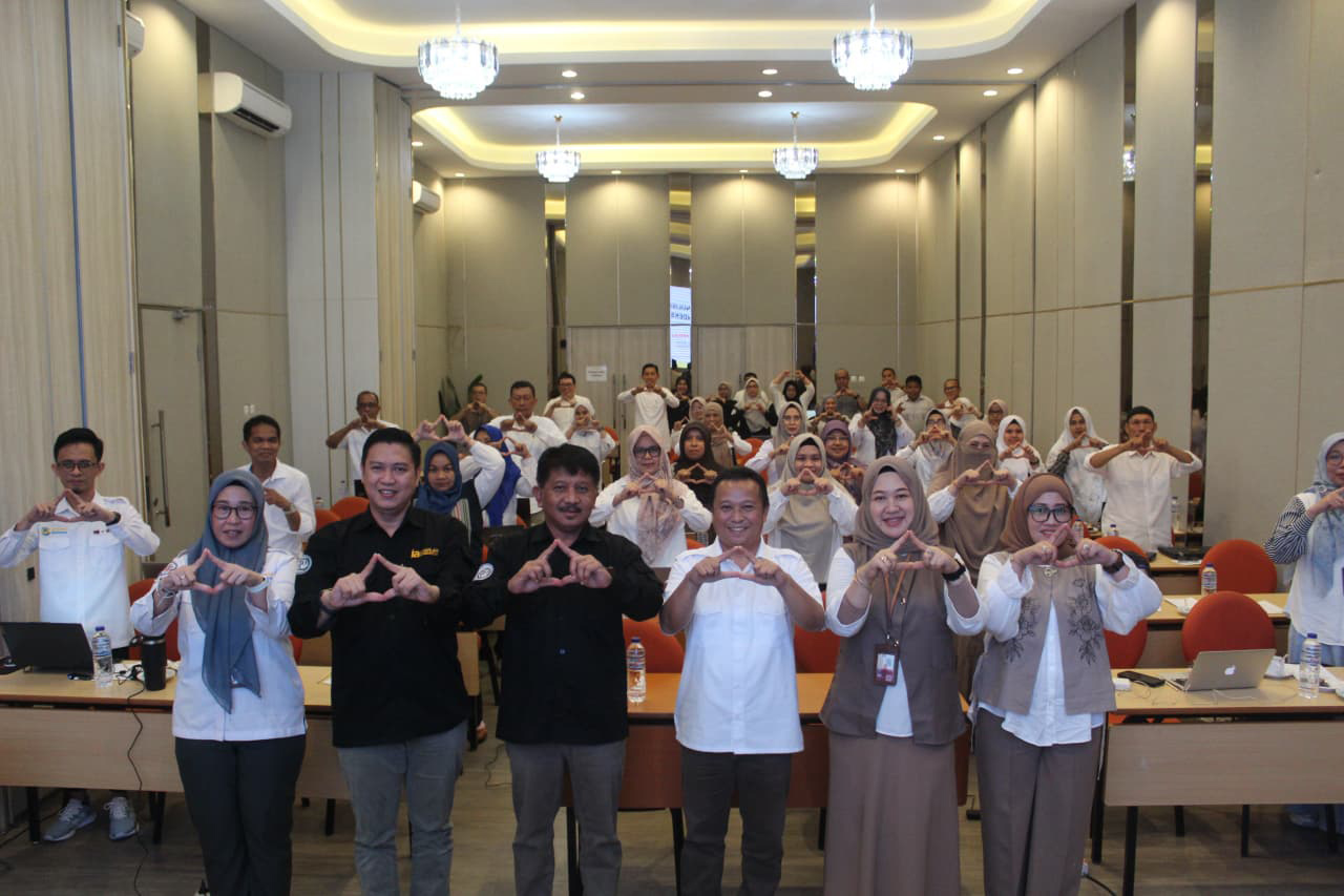 FEB UNG Gelar Pelatihan Penulisan Artikel Ilmiah Terindeks Scopus, Perkuat Budaya Riset Dosen