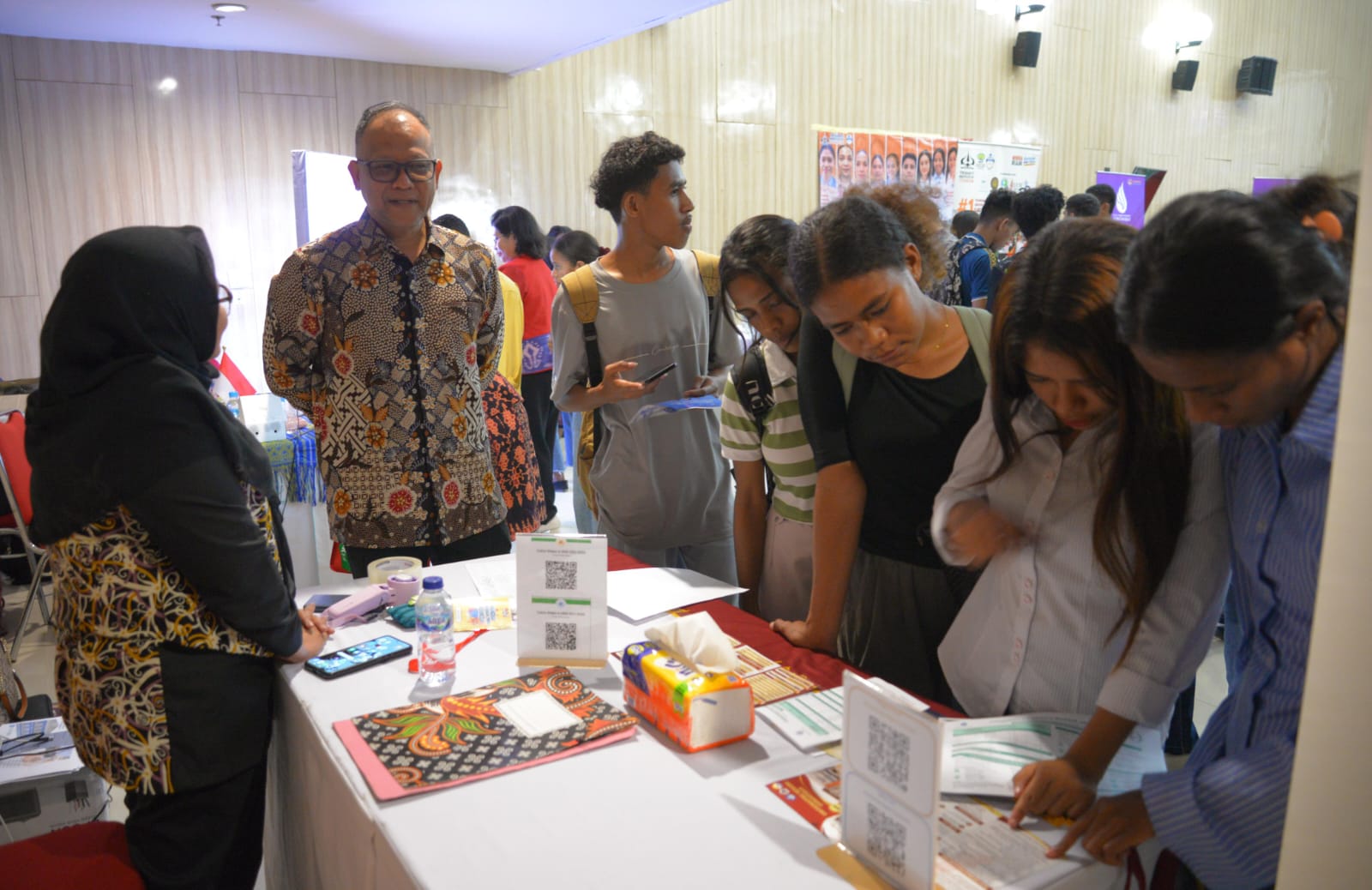 Dirjen Pendidikan Tinggi dan Atdikbud KBRI Dili Apresiasi Kehadiran UNG di Pameran Pendidikan Timor Leste
