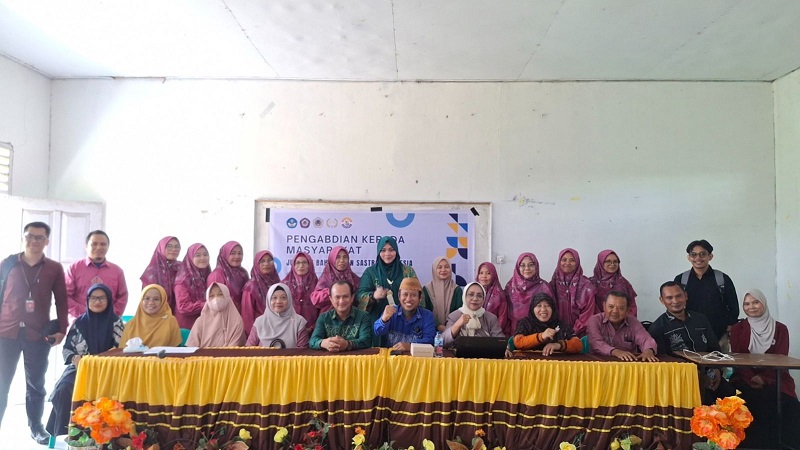 Gerak Pengabdian Dosen, Berikan Edukasi Santri Tentang Literasi Digital dan Etika Berbahasa Di Era Media Sosial