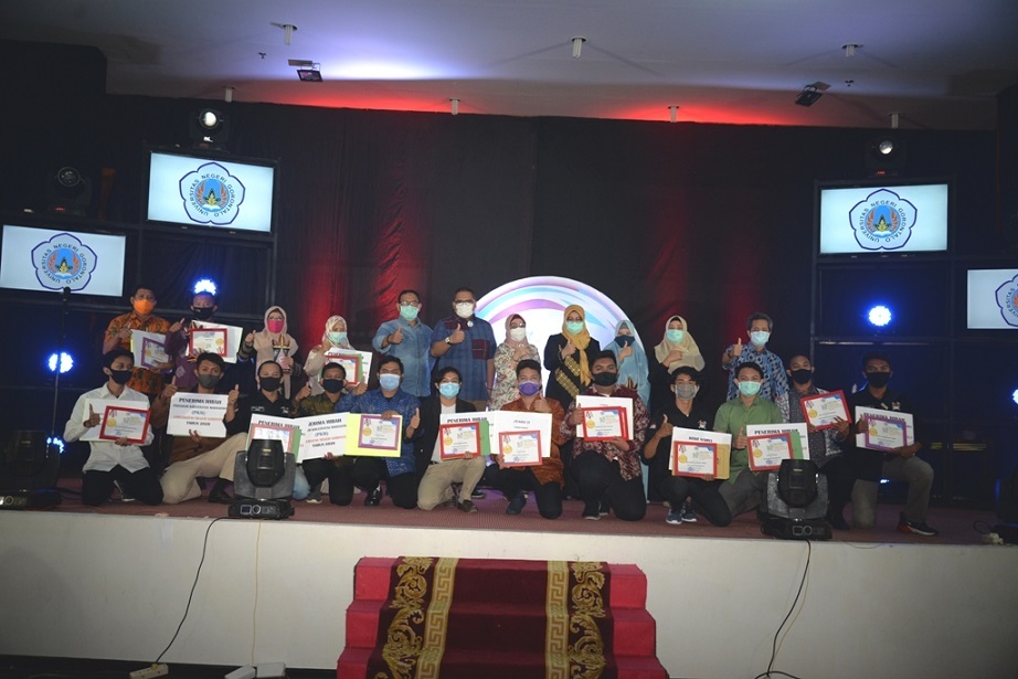 Mahasiswa Berprestasi Diapresiasi dan Diberi Penghargaan