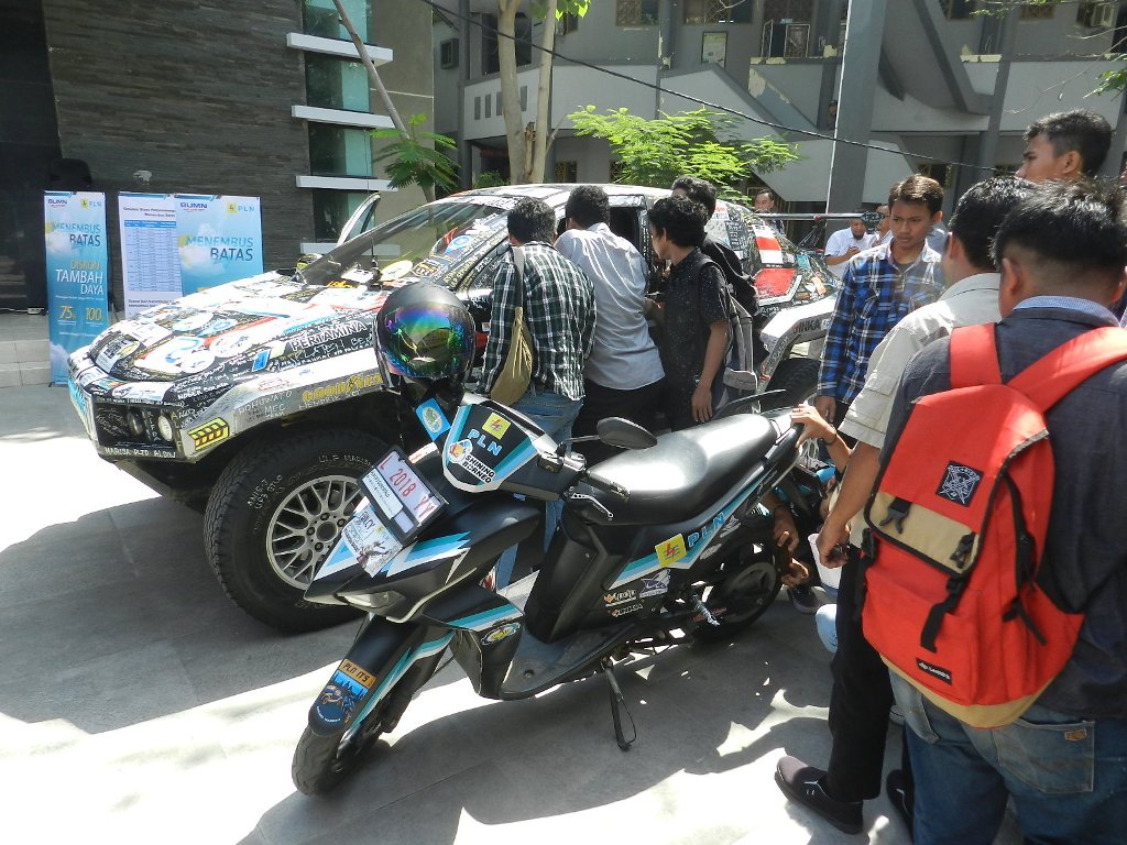 ITS Berbagi Pengetahuan Inovasi Mobil Listrik dengan Mahasiswa Fakultas Teknik