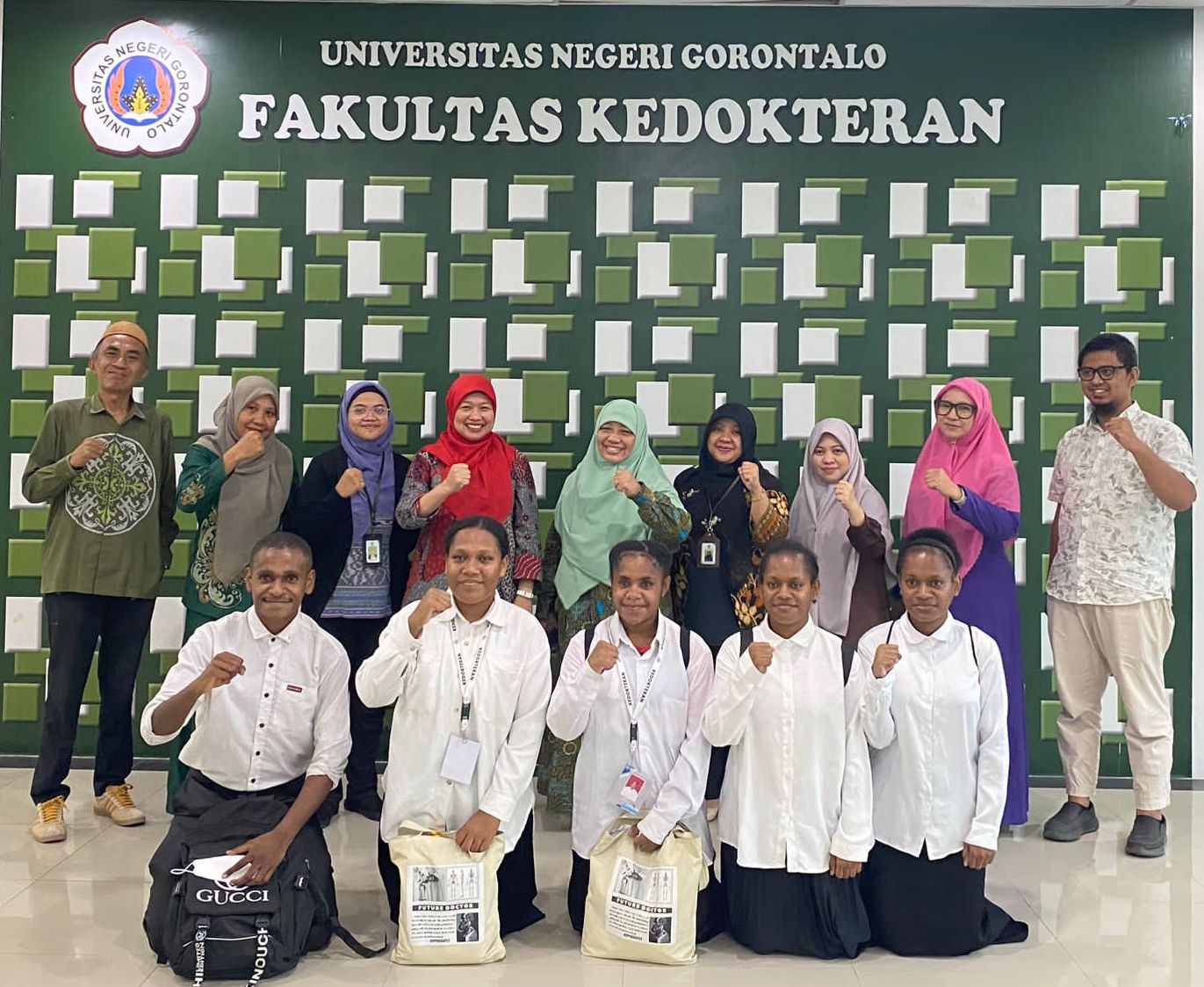 Mahasiswa Fakultas Kedokteran Asal Papua Terima Bantuan Biaya Pendidikan dari Kemenkes RI