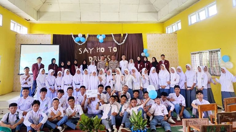 Perangi Narkoba Sejak Dini, Mahasiswa UNG Mengajar Ajak Siswa Jadi Generasi Resilien
