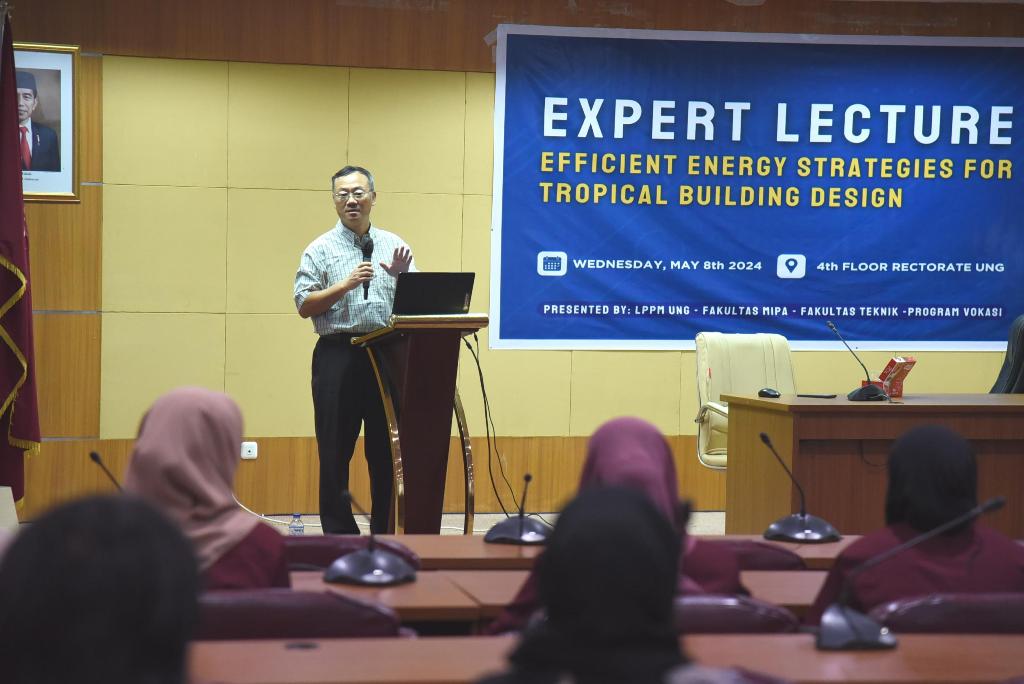 Peneliti University of Colorado at Boulder Berikan Kuliah Pakar untuk Mahasiswa UNG