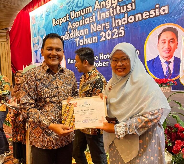 Uji Kompetensi Ners Indonesia Mencapai 100 Persen Kelulusan, Prodi Pendidikan Ners Raih Penghargaan Gold Sebagai Peraih Persentase Kelulusan Terbaik Nasional