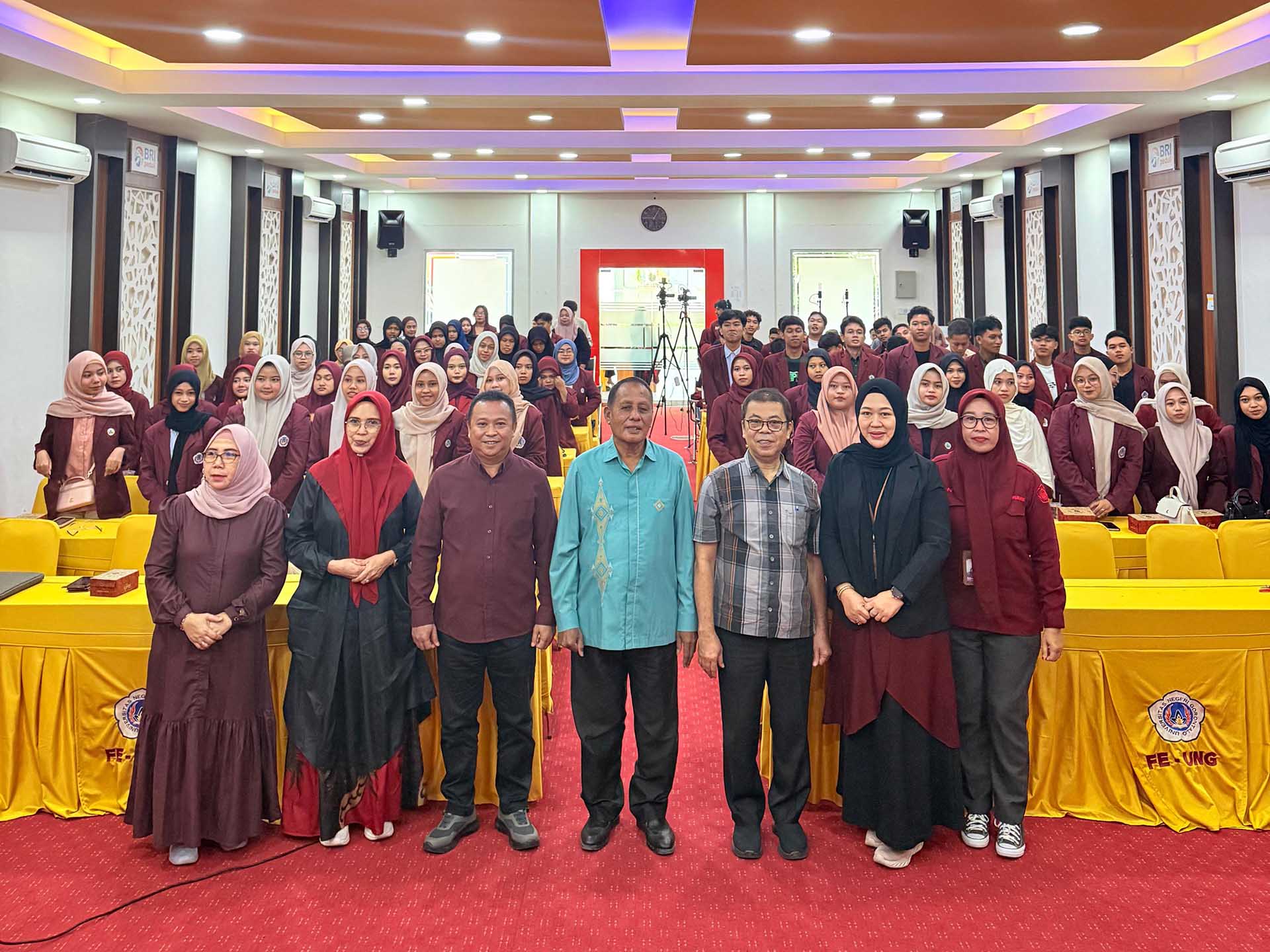 FEB UNG Gelar Guest Lecture Bahas Ketidakpastian Ekonomi Global dan Tantangan Lingkungan