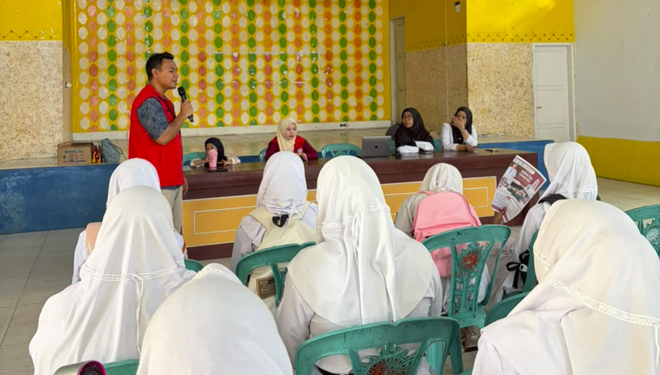 Dihadapan Siswa Sekolah, Dosen Farmasi Kenalkan Khasiat Ikan Hulu'u Danau Limboto untuk Penyembuhan Luka
