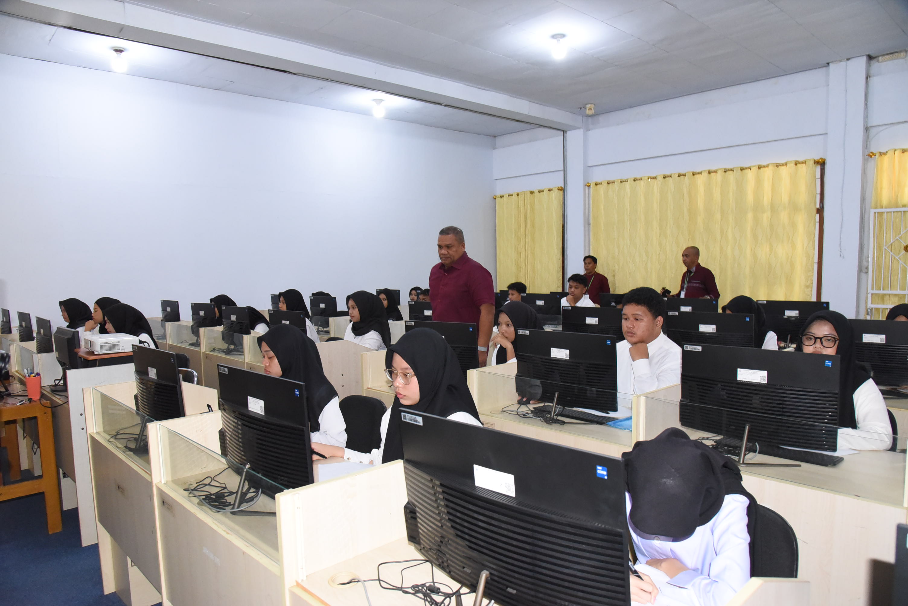 Perebutkan Kursi Mahasiswa Baru, 970 Peserta Ikuti Ujian CBT Seleksi Mandiri UNG 2026