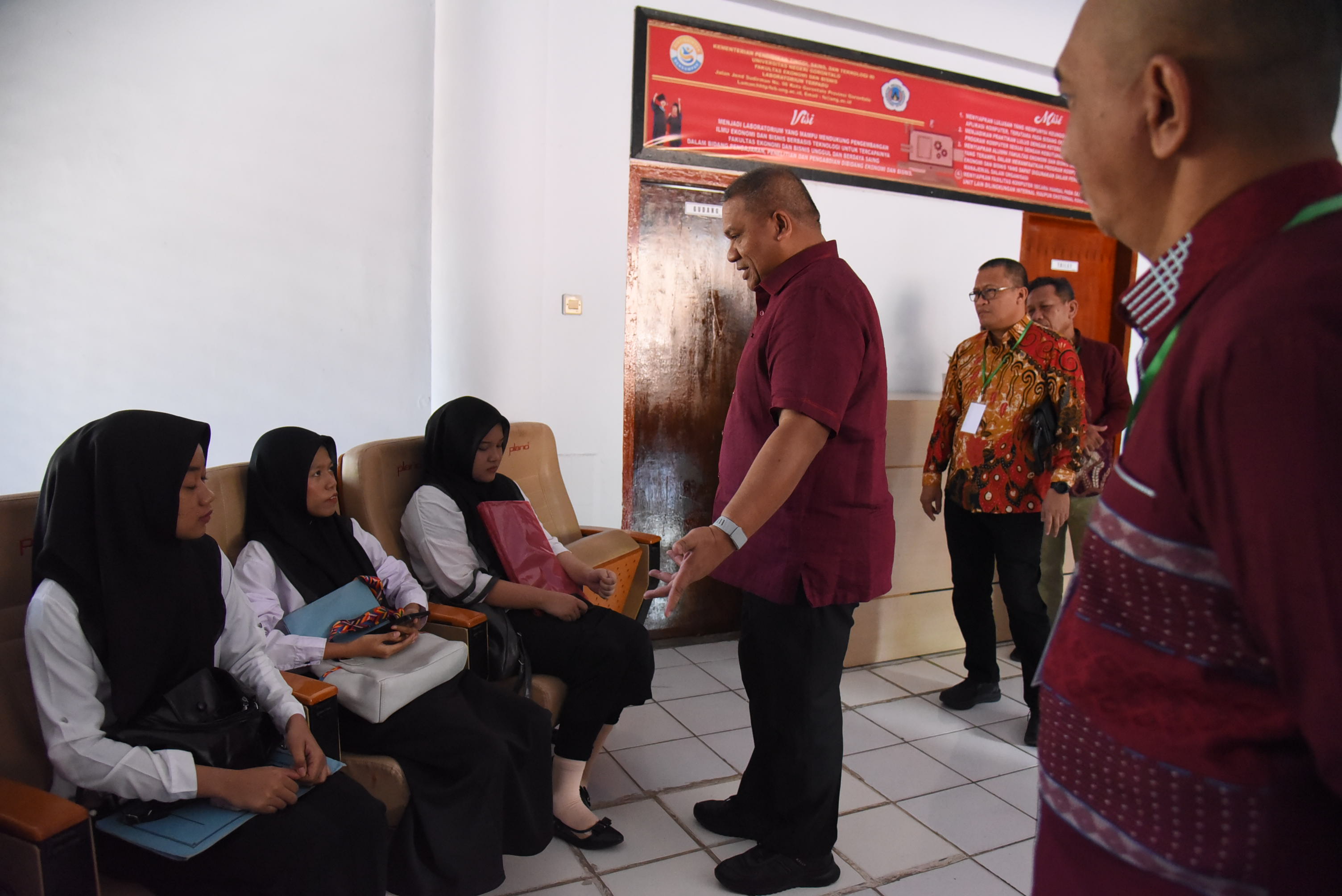 Rektor UNG Beri Motivasi Peserta Seleksi Mandiri CBT 2026, Ingatkan Percaya Diri dan Berikan Kemampuan Terbaik 