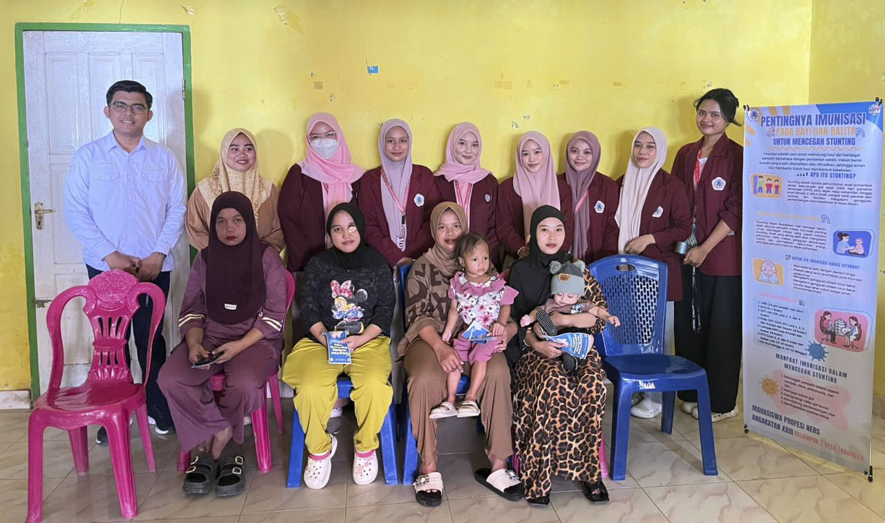 Mahasiswa Profesi Ners UNG Edukasi Warga Desa Tabumela, Tekankan Pentingnya Imunisasi untuk Cegah Stunting