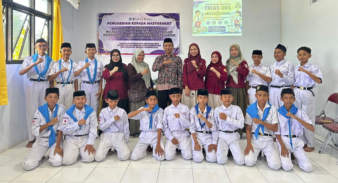 Jurusan Kesehatan Masyarakat Perkuat Trias UKS, Bekali Siswa MTs Al-Khairat Keterampilan P3K