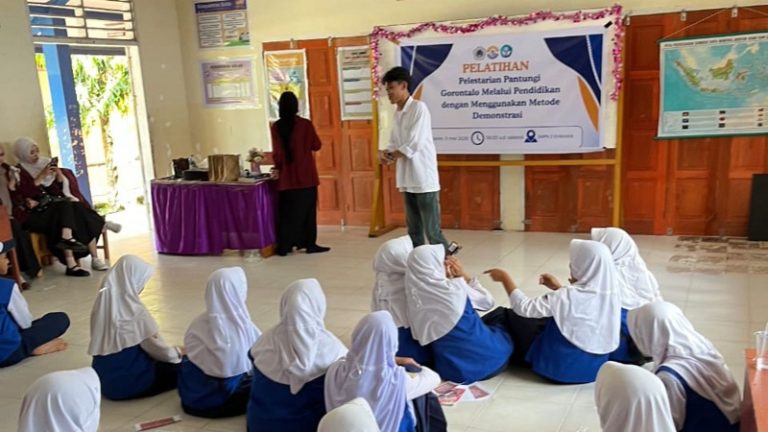 Mahasiswa FSB Hidupkan Bahasa Gorontalo di Kalangan Siswa SMP Negeri 2 Suwawa