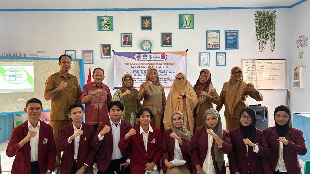 Mahasiswa Sistem Informasi UNG Sulap Layanan SMA Negeri 1 Suwawa Jadi Serba Digital