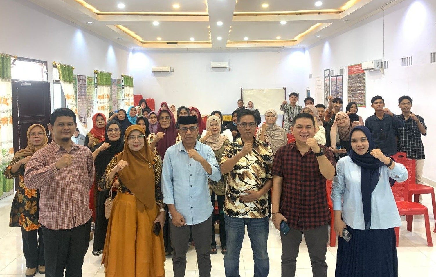 Kolaborasi UNG-Masyarakat Dorong PHBS Berbasis Digital bagi Pelaku Industri Rumah Tangga