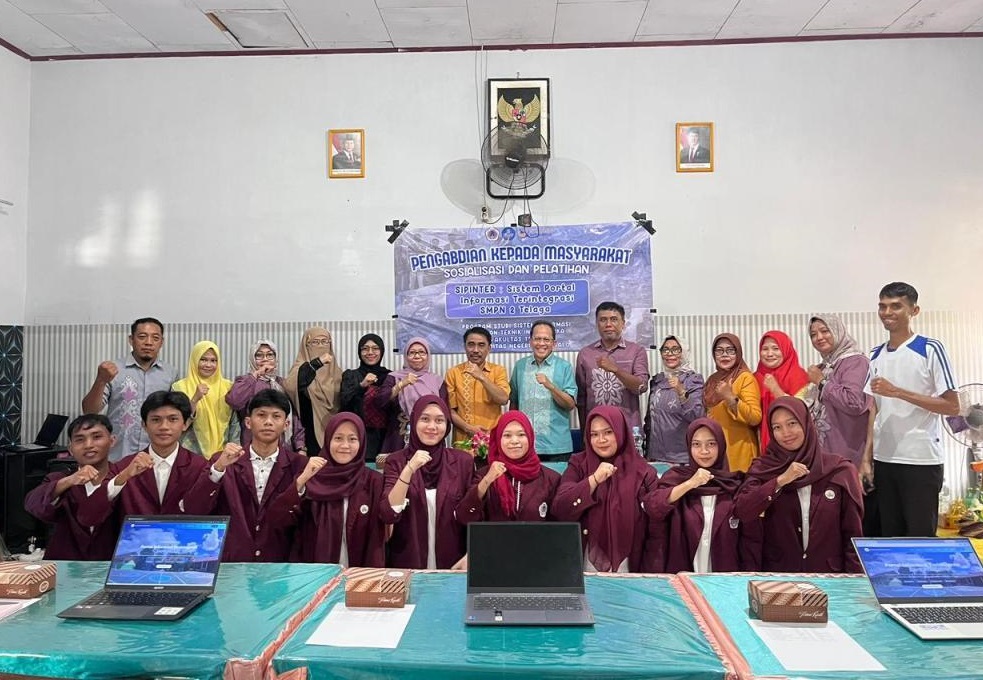 Tim Pengabdian UNG Dukung Digitalisasi Layanan Sekolah melalui Pengembangan SIPINTER di SMPN 2 Telaga