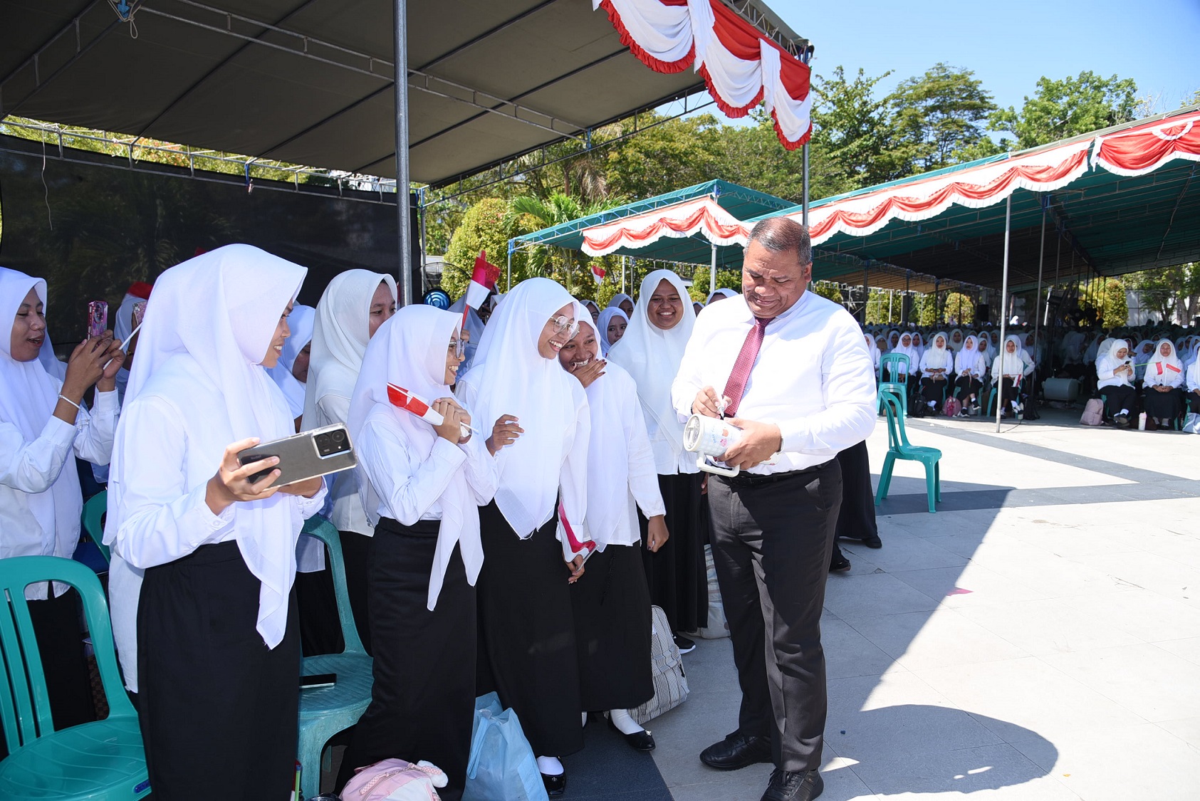 Hadir Langsung di Kegiatan PKKMB, Rektor Sampaikan Pesan Penting Untuk Mahasiswa Baru UNG