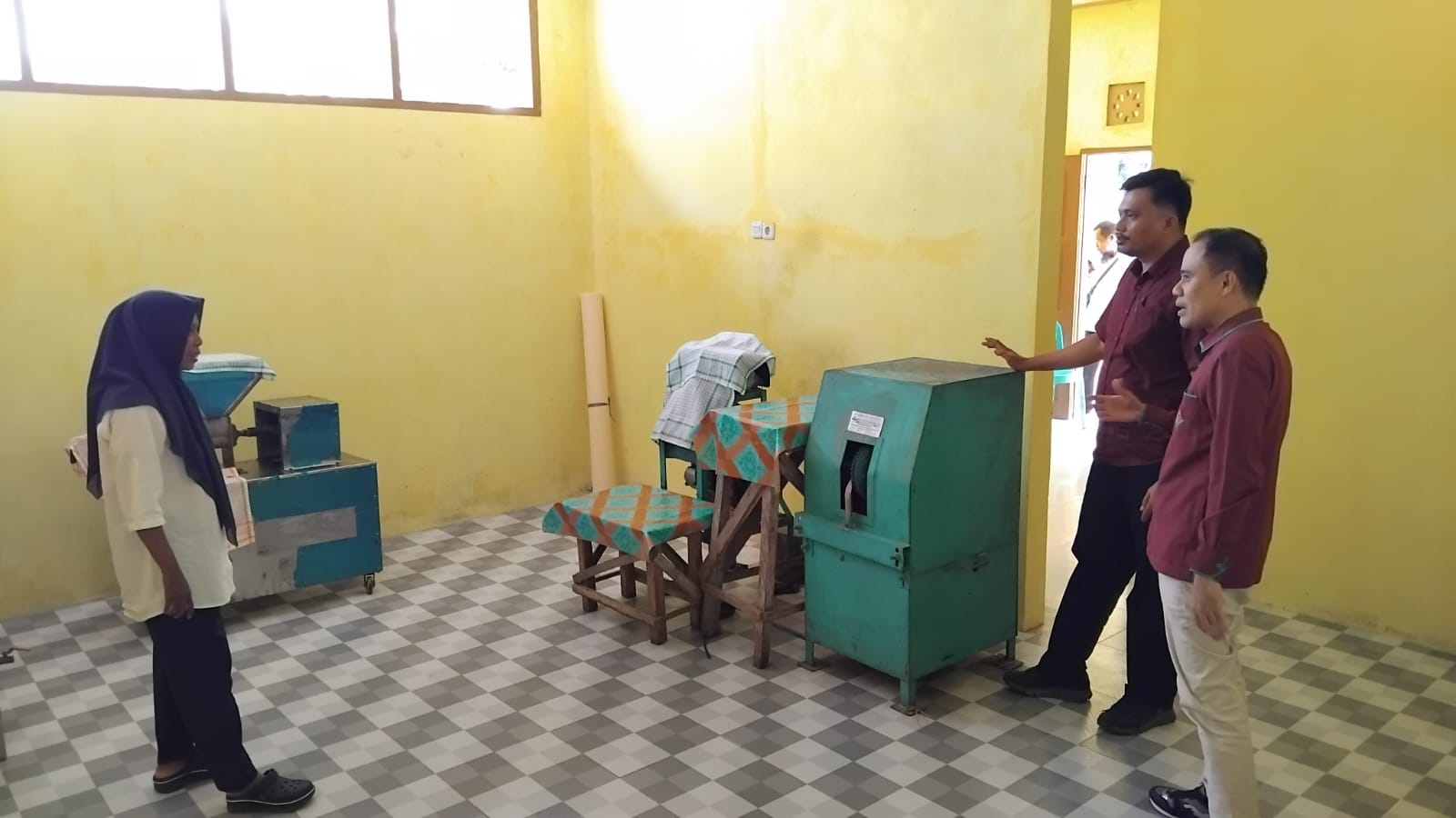 LPMPP Lakukan Monev Program Magang Mandiri di Sentra Agro Industri Pengolahan Kelapa