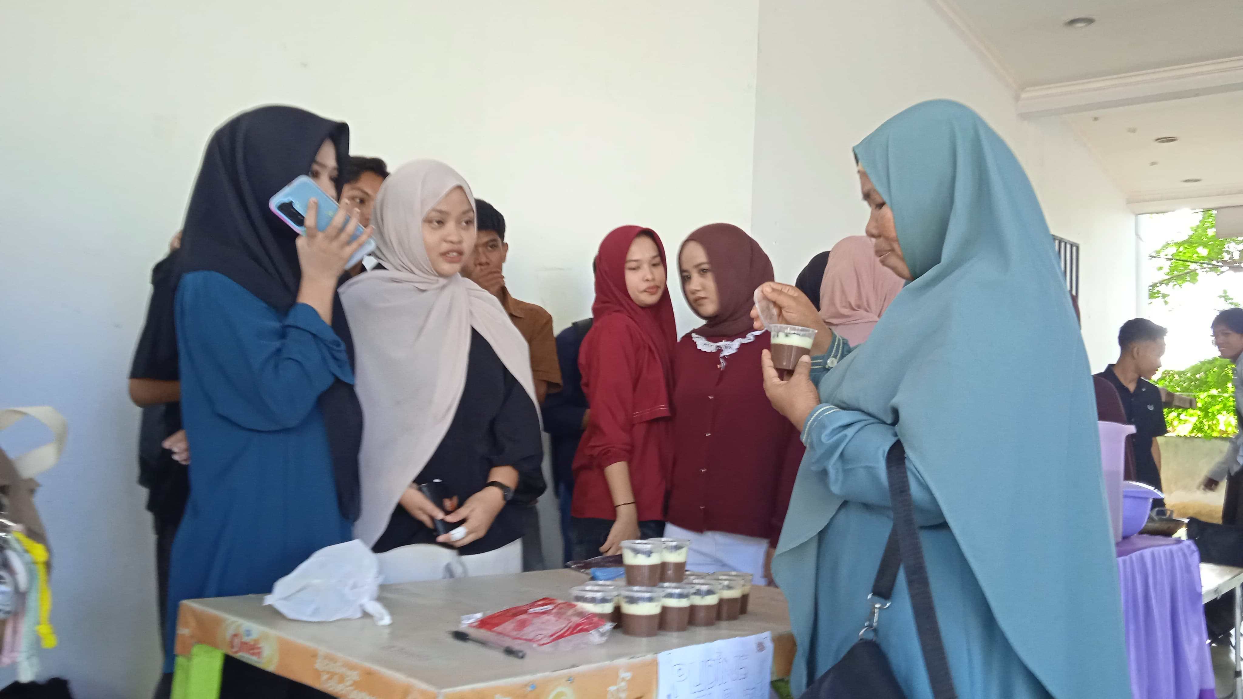 Implementasikan Mata Kuliah Technopreneurship, Mahasiswa Jurusan Sosiologi UNG Gelar Bazar Kuliner