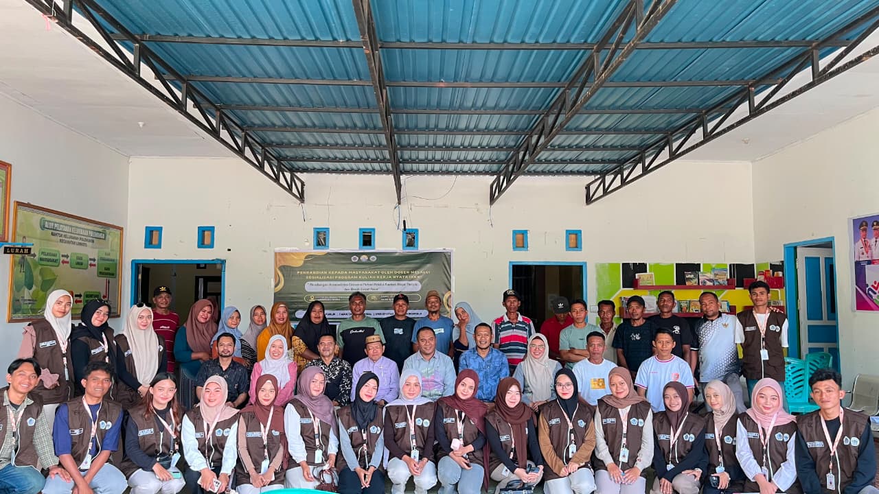 Prodi Admiistrasi Publik Bekali Petani Analisis Usaha Tani dan Salurkan Bibit Unggul Jagung