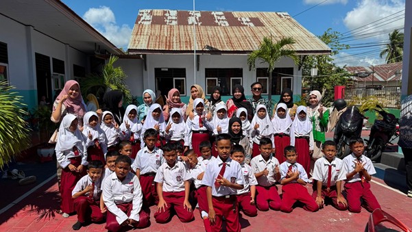 Ajak Masyarakat Hidup Sehat, Mahasiswa UNG Gencar Edukasi Masyarakat Perilaku Hidup Bersih dan Sehat