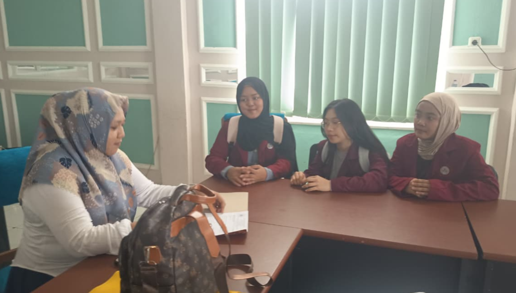 Mahasiswa Wujudkan Layanan Skrining Puskesmas Kabila Menuju Sistem Mandiri Berbasis QR Code