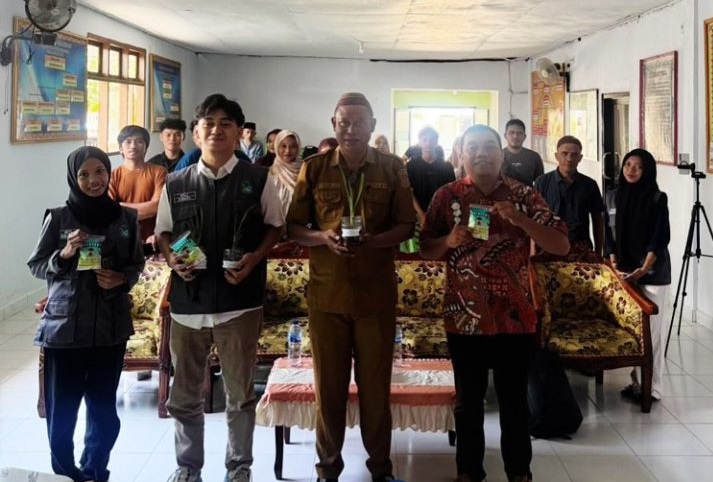 Mahasiswa KKN Tematik Kembangkan GALAPEAT, Ubah Sabut Kelapa Menjadi Produk Bernilai Ekonomi di Desa Dunggala