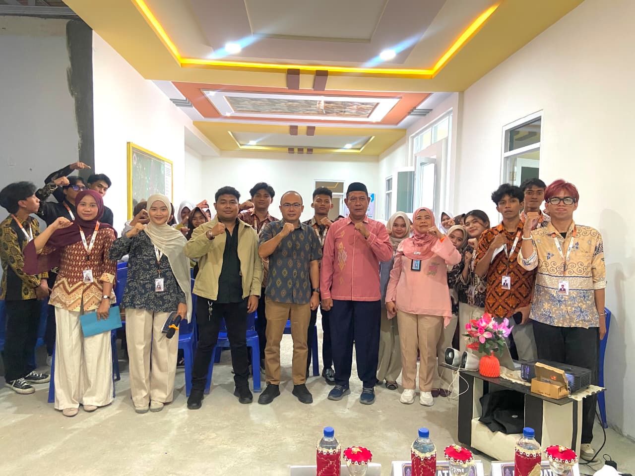 Mahasiswa KKN UNG Perkuat Kesadaran Hukum Warga Desa Molombulahe