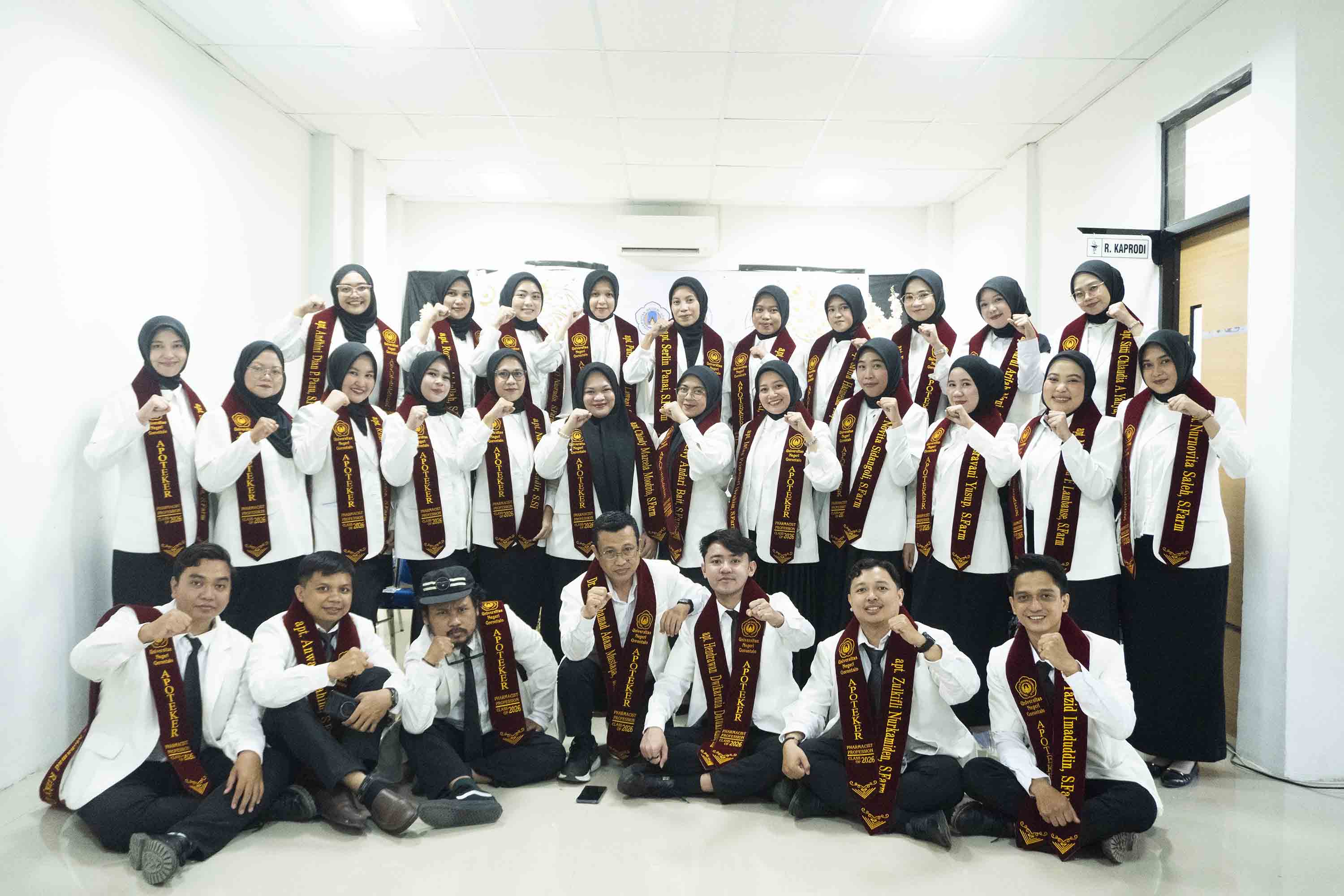 Catatkan Sejarah, UNG Berhasil Lahirkan 36 Apoteker Profesional Perdana