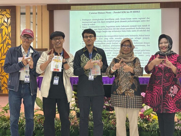 Akademisi Fakultas Sastra dan Budaya UNG Raih Penghargaan pada Konferensi Internasional Kesusastraan